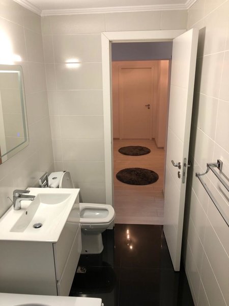 Doamna Ghica, vis-a-vis de Regina Maria